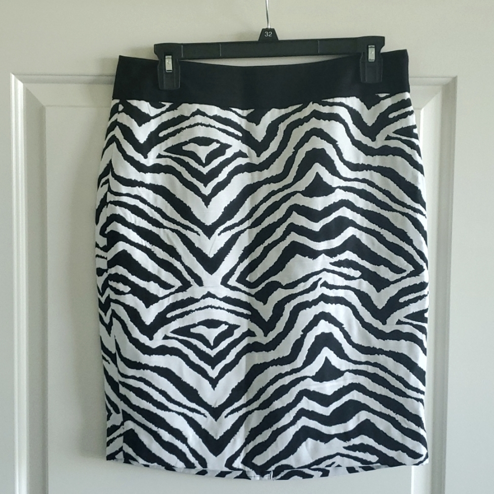 The Limited Skirt Womens Size Tall 8 White Black Zebra Print Side Zip Lined
